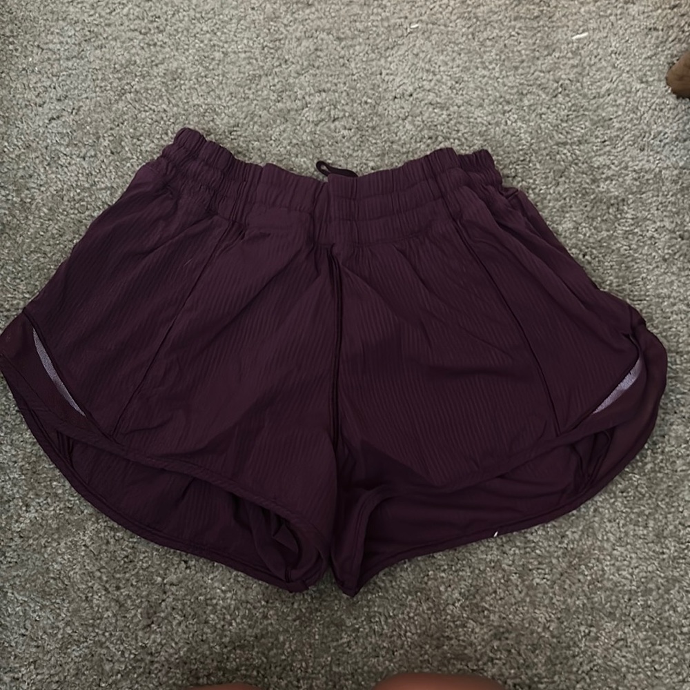 purple hotty hot 2.5 in seam shorts